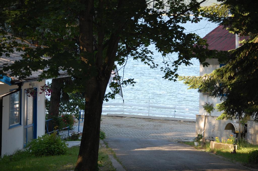 White Village Park Iskar Lake Pasarel Exteriér fotografie